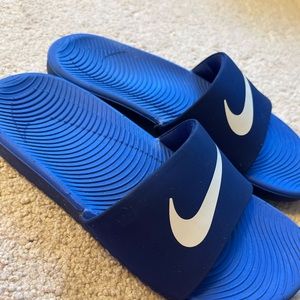Nike slides boys 2Y